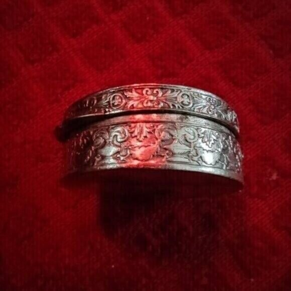 Small silver trinket box - Picture 3 of 14